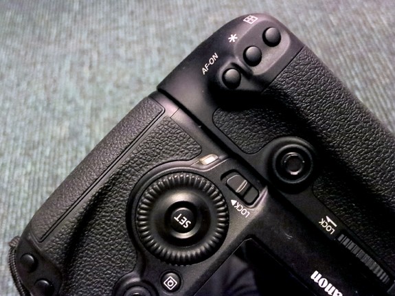 IMG 0769 575x431 - Canon BG-E11 Battery Grip Pics & Preview