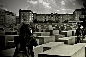 HolocaustMemorial-Berlin.jpg_thumb.jpg