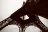 Eiffel-Tower_feet_5286_resized800.jpg