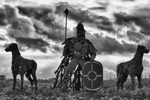 Curragh Fionn mac Cumhaill with Bran and Sceolaing BW HDR.jpg