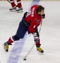 Ovi takes aim.jpg