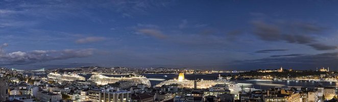 Panorama del puente del Bosforo a Santa Sofia (pequeña).jpg