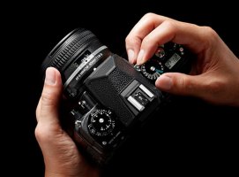 Nikon-Df-camera-in-hands.jpg