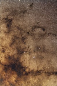 galactic_dark_horse_nebula_dslr_200mm.jpg