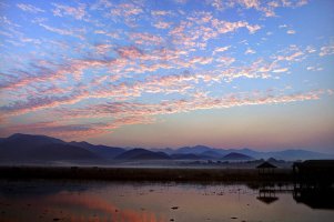 Sunrise, Inle Lake, Burma.jpg