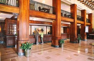LN_lobby_CR_4717nik7.jpg