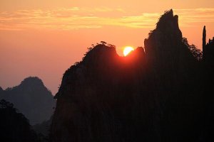 Huangshan Second Sunrise.jpg