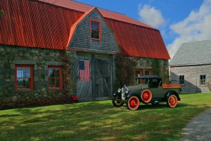 old car and barn.JPG