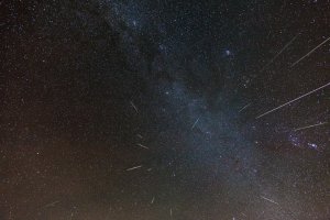 geminids_composite_14mm.jpg