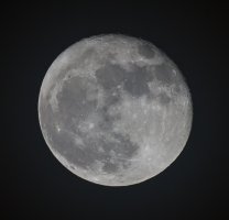 Full Moon 400mm (1 of 1).jpg