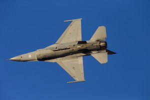 f 16 viper bottom                                             .JPG