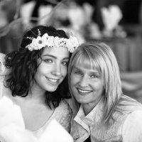 Kim and Jhordyn table shot 2000w.jpg