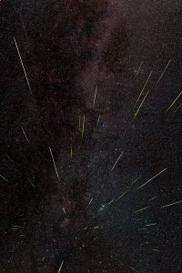 perseids_zeiss_55mm_composite.jpg