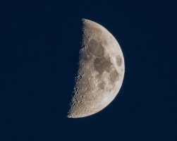 Moon_ILCE-7RM2_FE 100-400mm F4.5-5.6 GM OSS.jpg