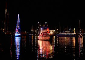vent boat parade 2016  2 boats 4835.jpg