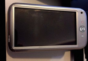 Canon_P5_Smartphone_With_APC_Sensor_Touchscreen_View.jpg