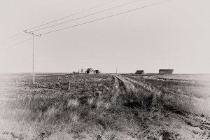 Abandoned farmhouse 2_DxOVP copy.jpg