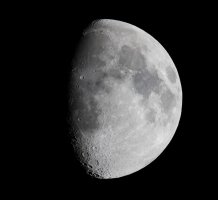 DSC_1376-DxO_moon_700+1.jpg DSC_1376-DxO_moon_700+1.jpg