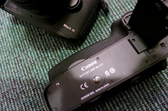 IMG 0765 575x383 - Canon BG-E11 Battery Grip Pics & Preview