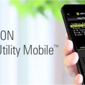 手に持った携帯電話 中程度の精度で自動的に生成された説明