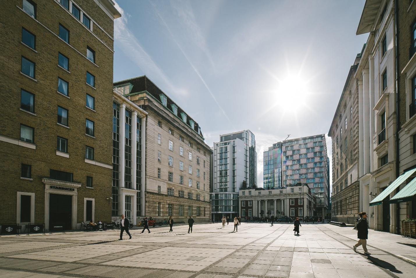 A group of people walking in a courtyard

AI-generated content may be incorrect.